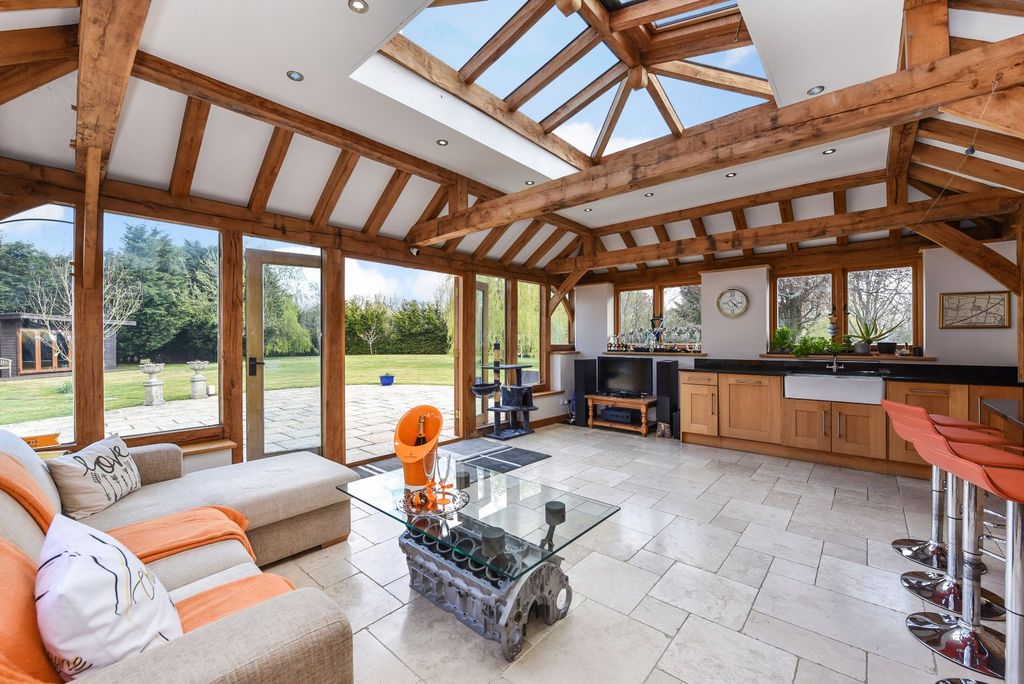 Property photo 2 of 31 Kitchen