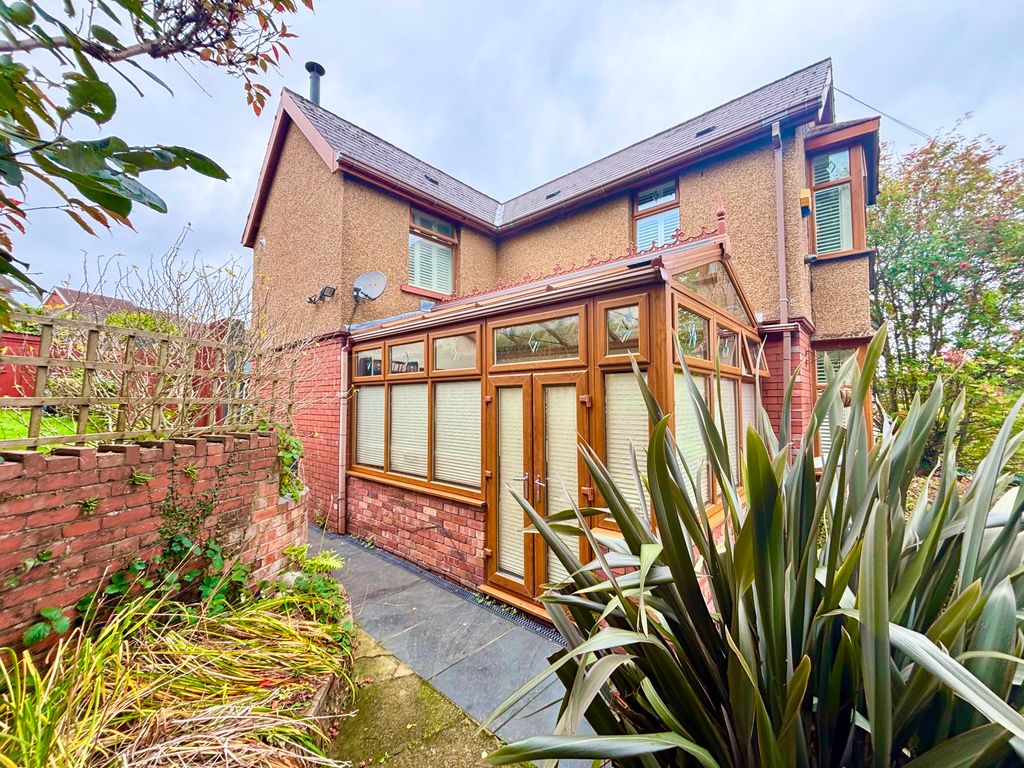 Property photo 2 of 40