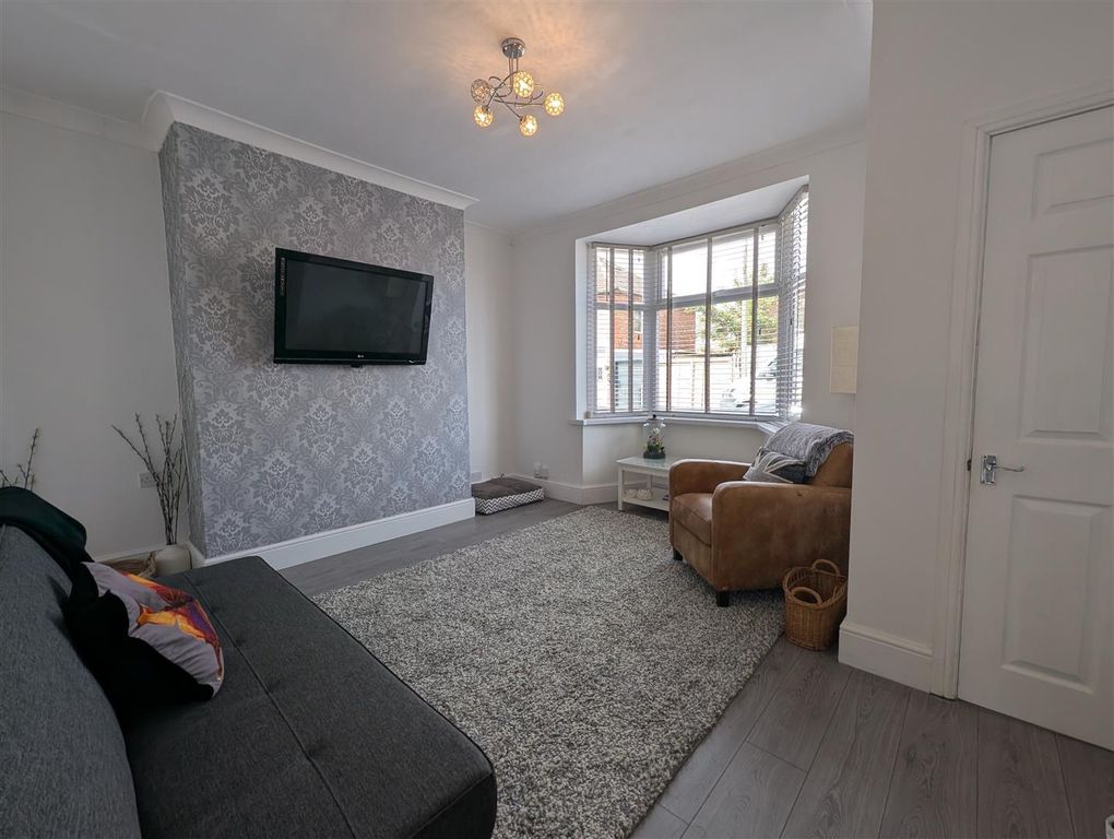 Property photo 2 of 14 Lounge