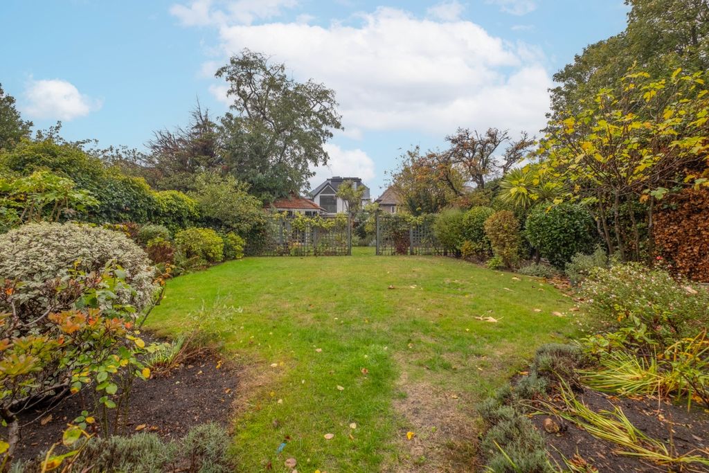 Property photo 3 of 15 Communal Garden