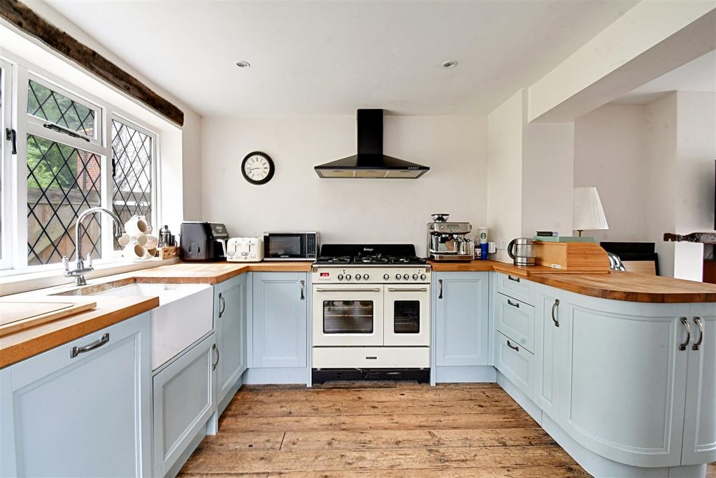 Property photo 2 of 31 Kitchen 1.Jpg