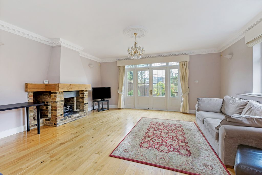 Property photo 2 of 20