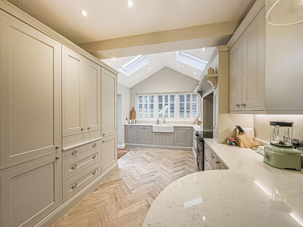 Property photo 2 of 32