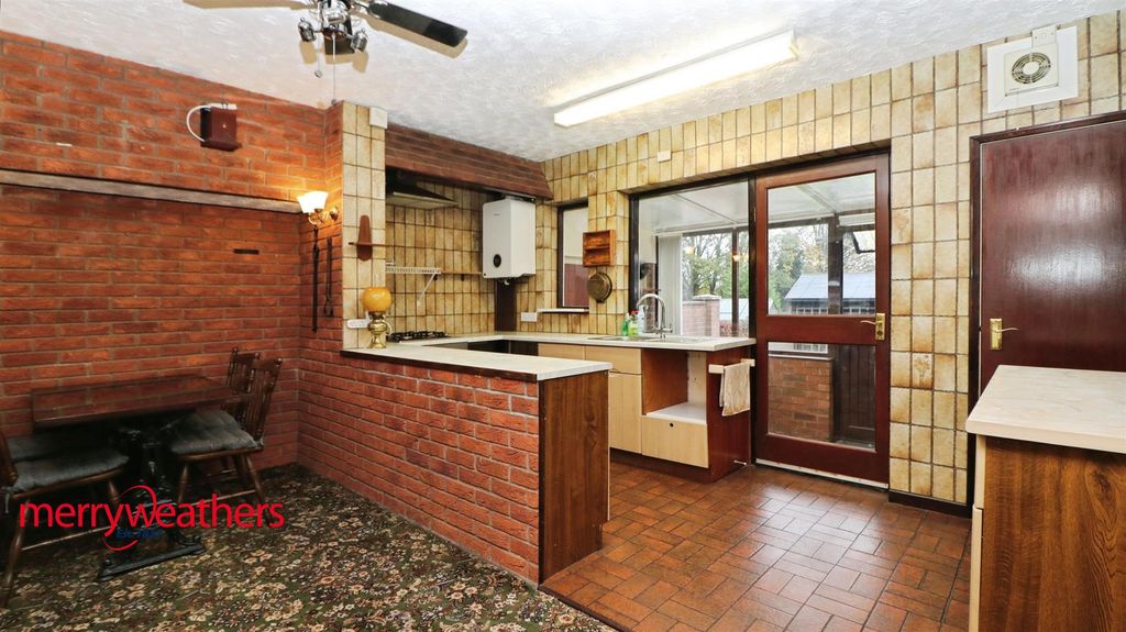 Property photo 2 of 16 Dining Kitchen