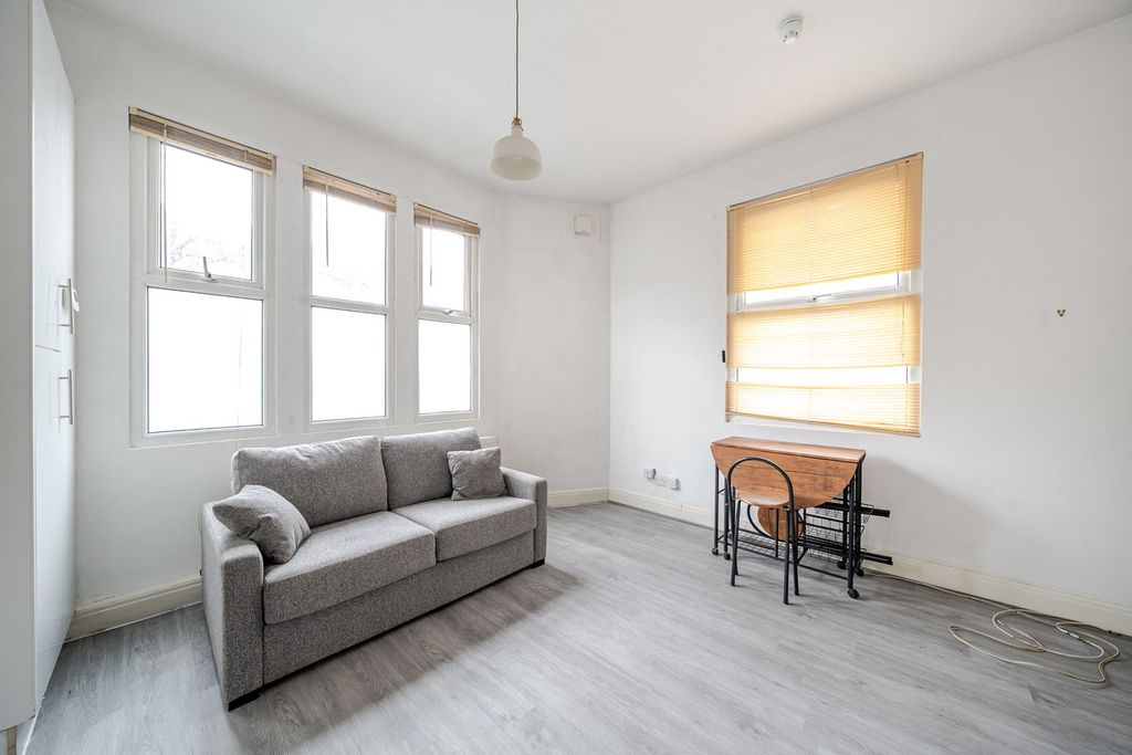 Property photo 2 of 6