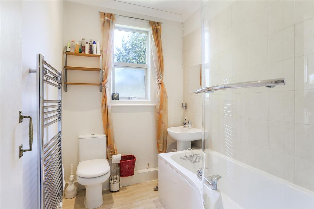 Property photo 3 of 31 1546773911 - 41 Carshalton Park Road, Sm5 - 10.Jpg