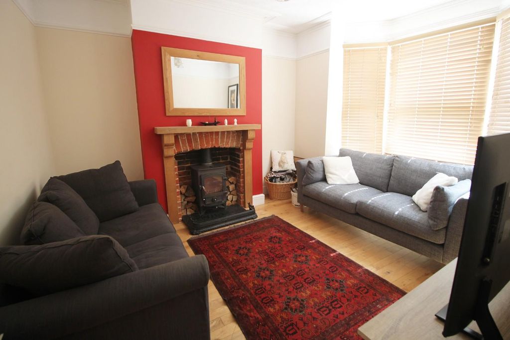 Property photo 3 of 18 Living.Jpg