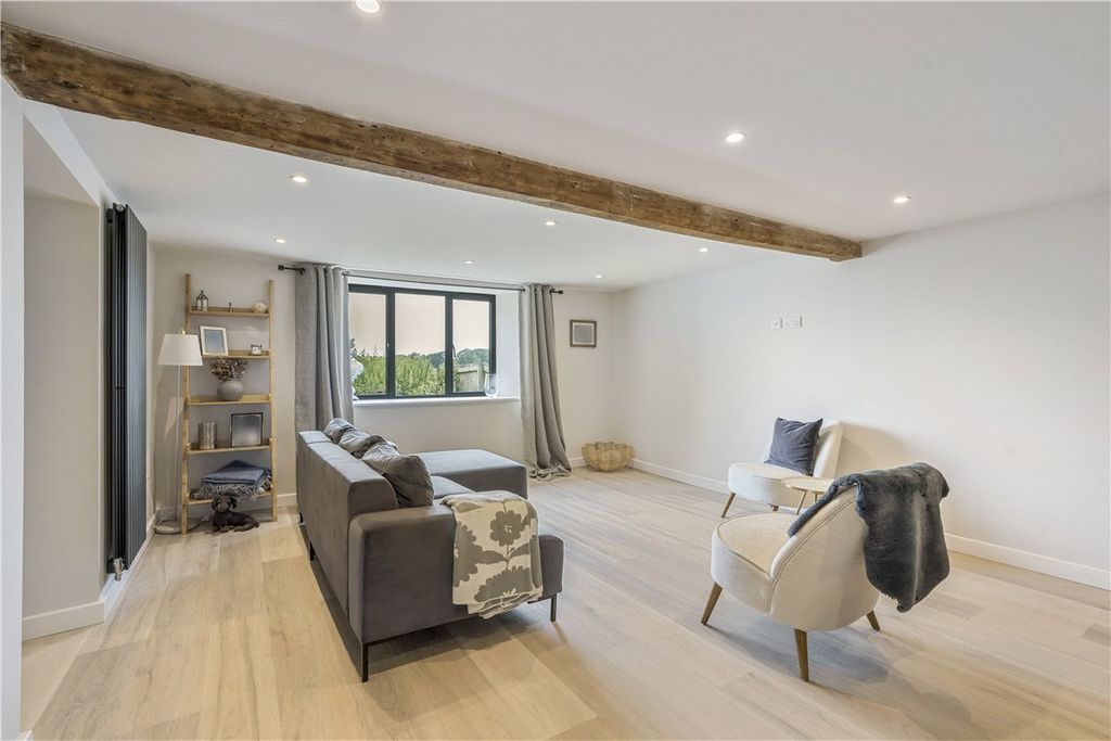 Property photo 3 of 19 Picture No. 04