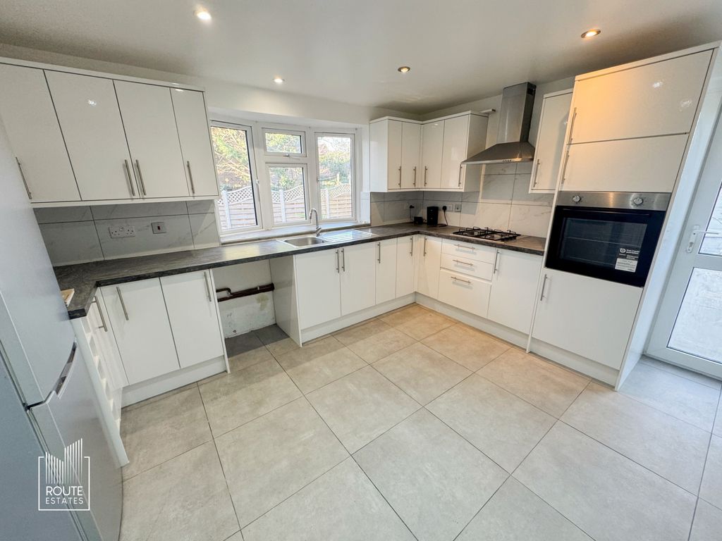 Property photo 1 of 14 Photo 3