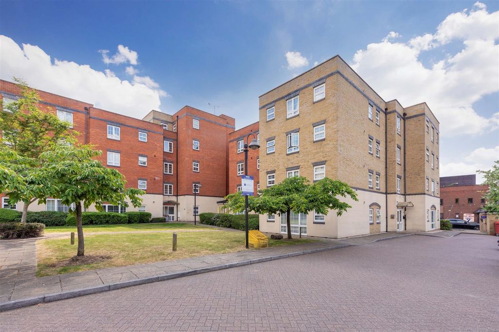 Property photo 1 of 13 45 Holyhead Mews-5.Jpg