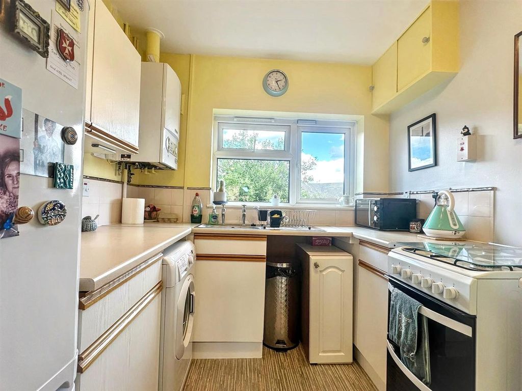 Property photo 3 of 19 Kitchen
