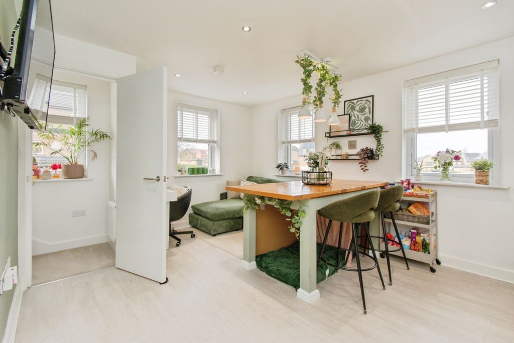 Property photo 3 of 15 Kitchen/Dining Room