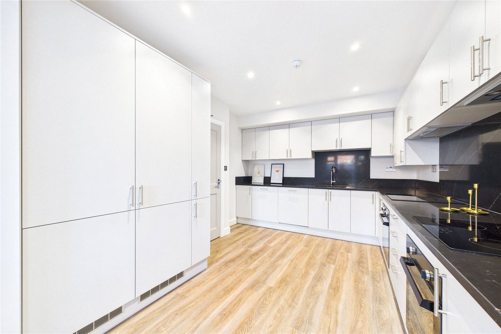 Property photo 2 of 17 Kitchen