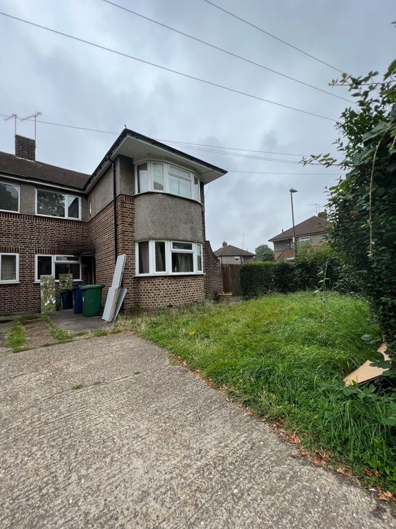 Property photo 1 of 1 Refurbished Three Bed Ground Floor Flat Front & Rear Garden To Let In Harrow Ha1, £2250 Pcm Available From 27th May 2026