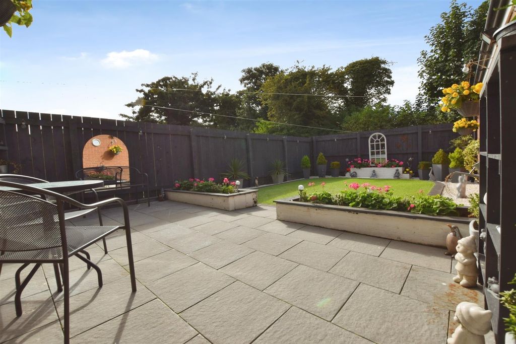 Property photo 3 of 27 Aea08F8A-Garden 20Bb.Jpg