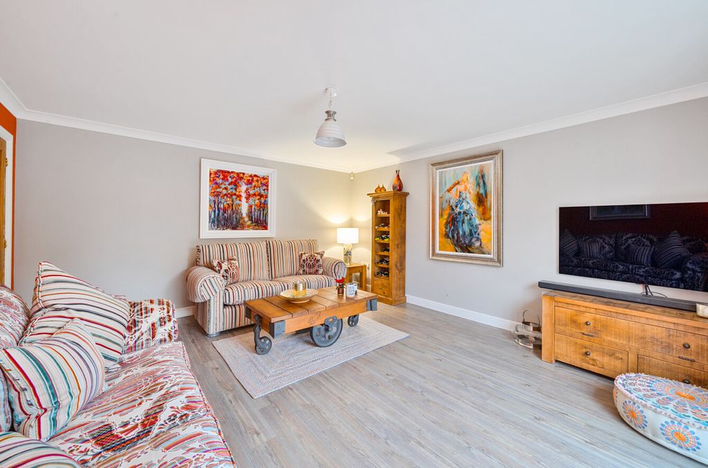 Property photo 3 of 25 Living Room