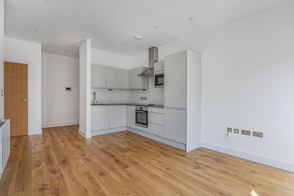 Property photo 1 of 11 Living Room/Kitchen