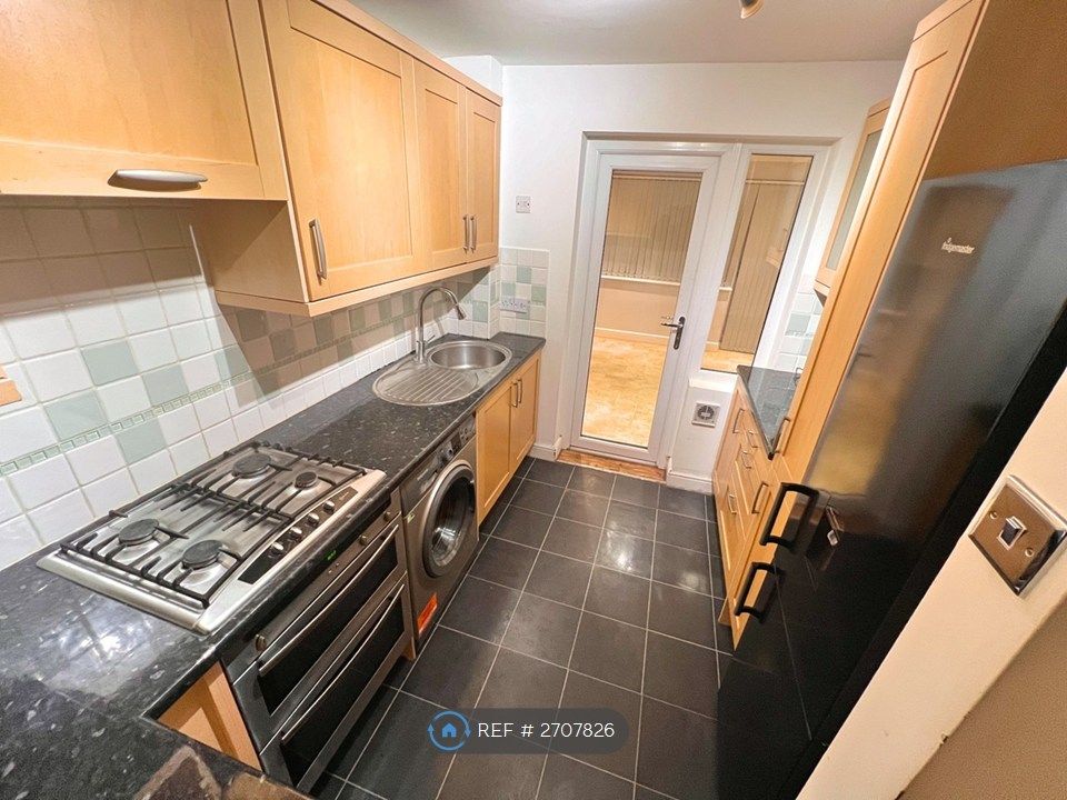 Property photo 3 of 12 Kitchen