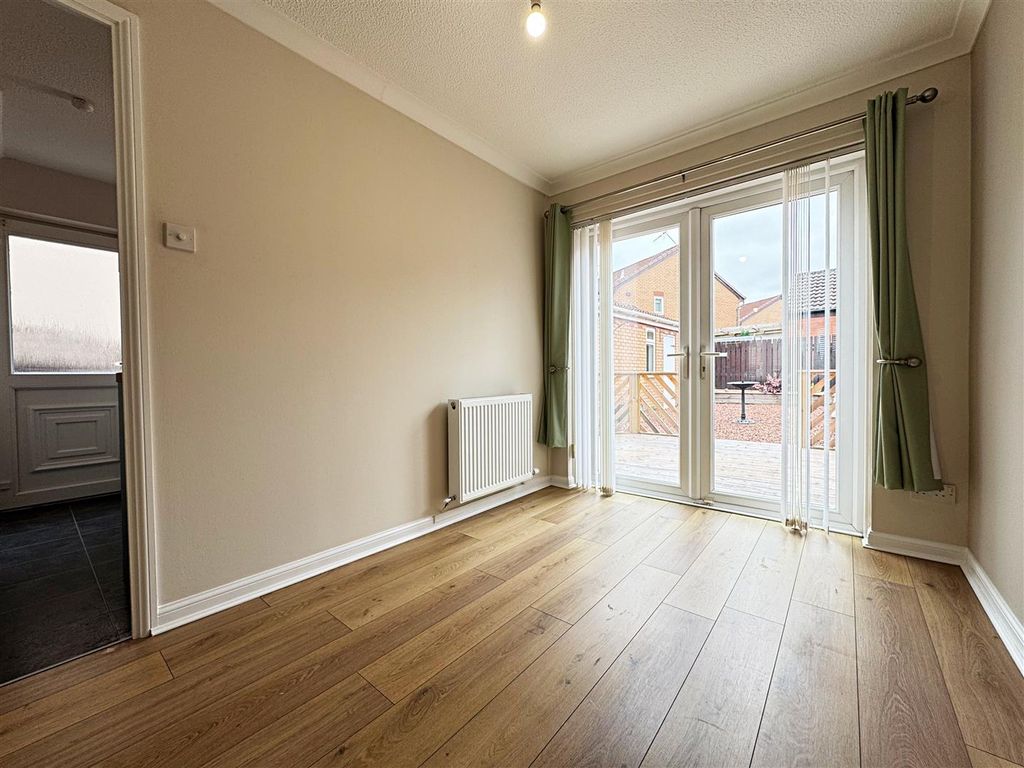 Property photo 3 of 11 Dining Room