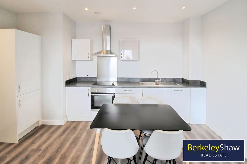 Property photo 3 of 12 Kitchen