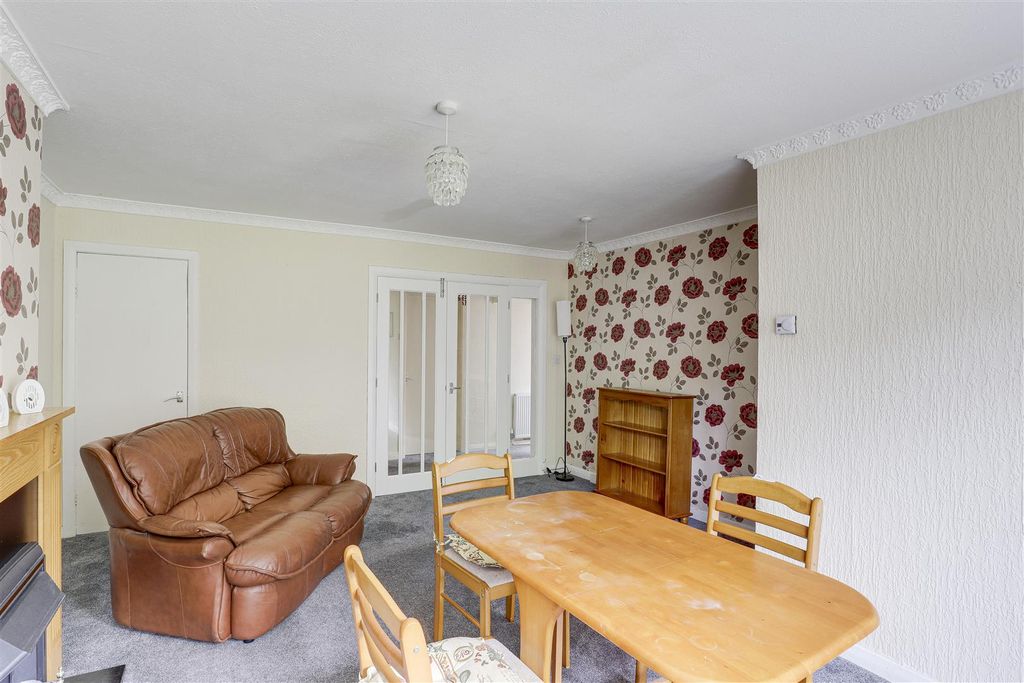 Property photo 3 of 10 6938.Jpg