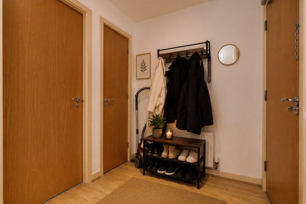 Property photo 3 of 8 Hallway