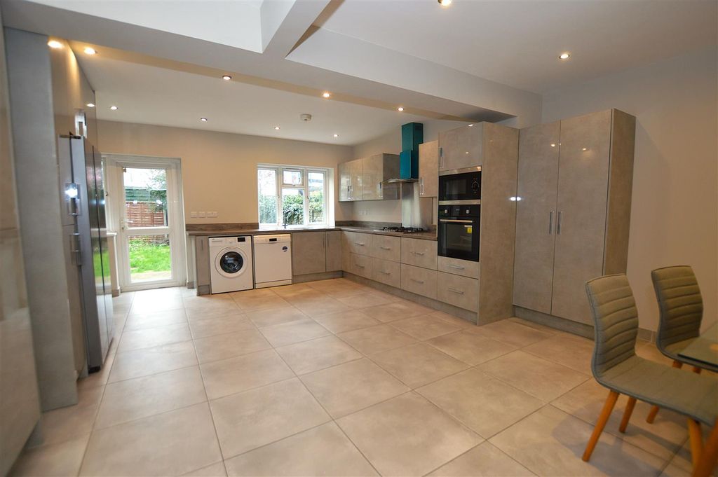 Property photo 2 of 14 5 Maswell Park Road Kitchen Diner.Jpg