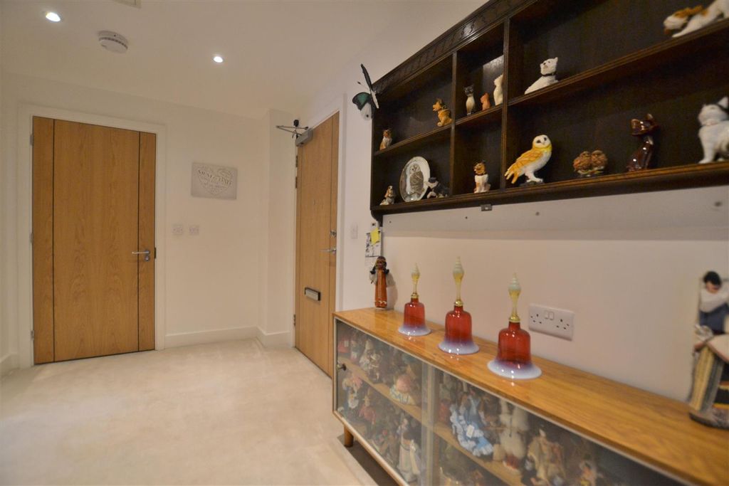 Property photo 2 of 12 Hallway.Jpg