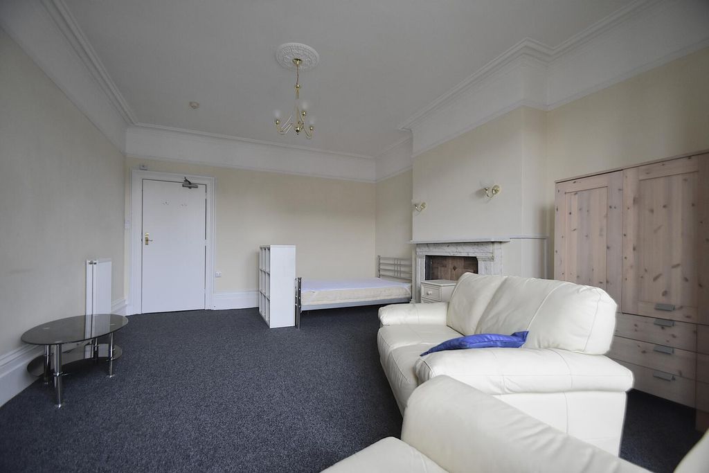 Property photo 1 of 13 Bedroom