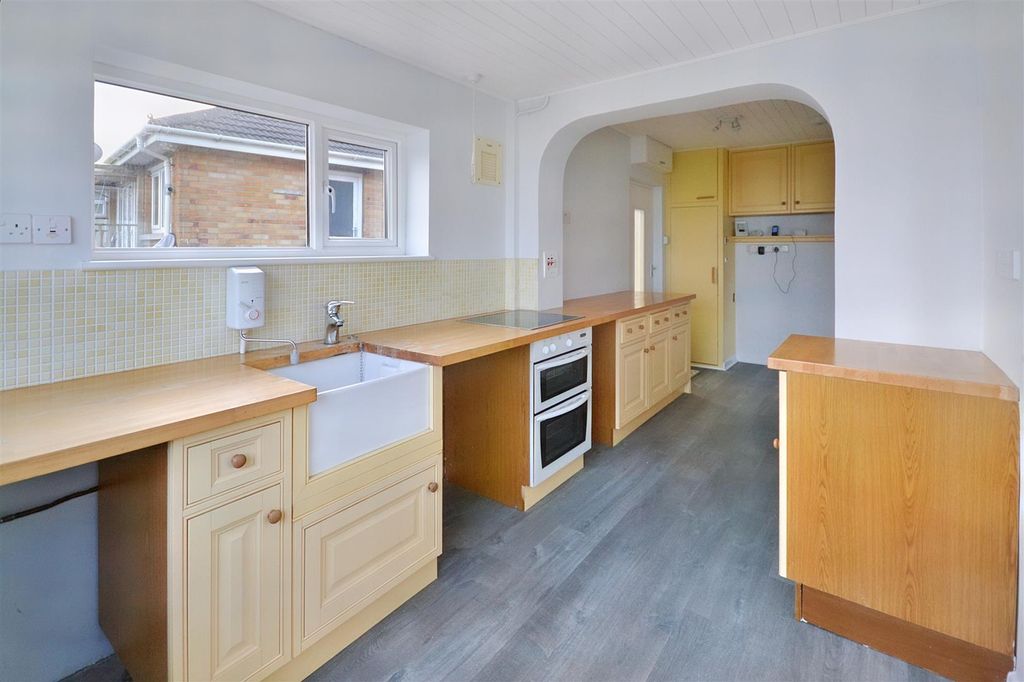 Property photo 2 of 21 Kitchen
