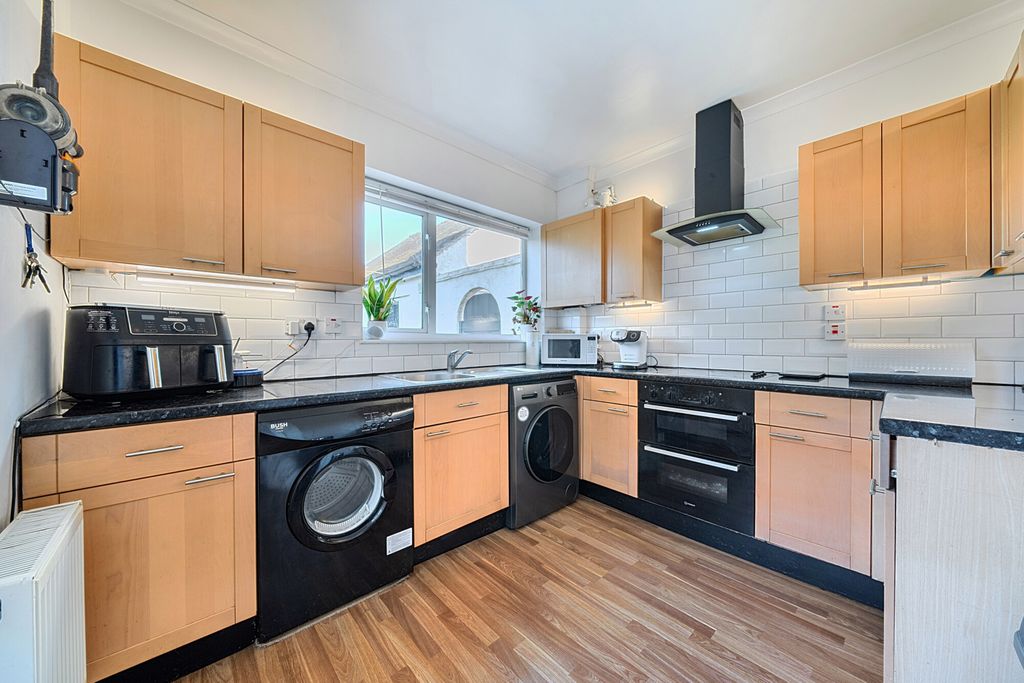 Property photo 3 of 25 1436823-23-69ce8E...