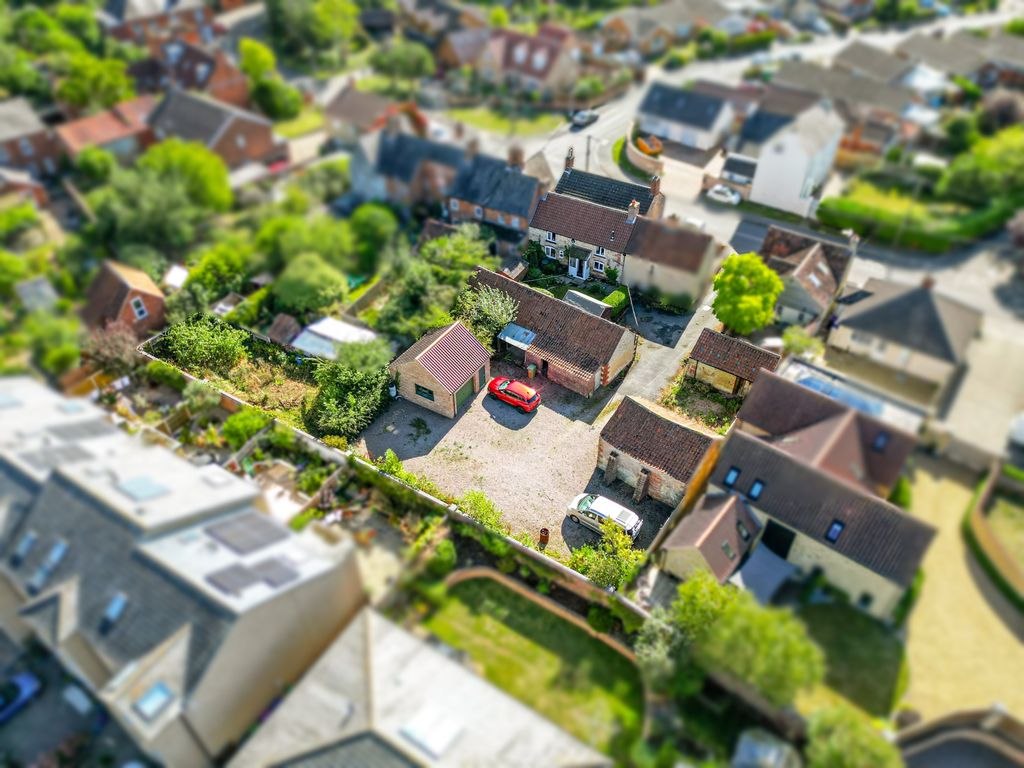 Property photo 2 of 27