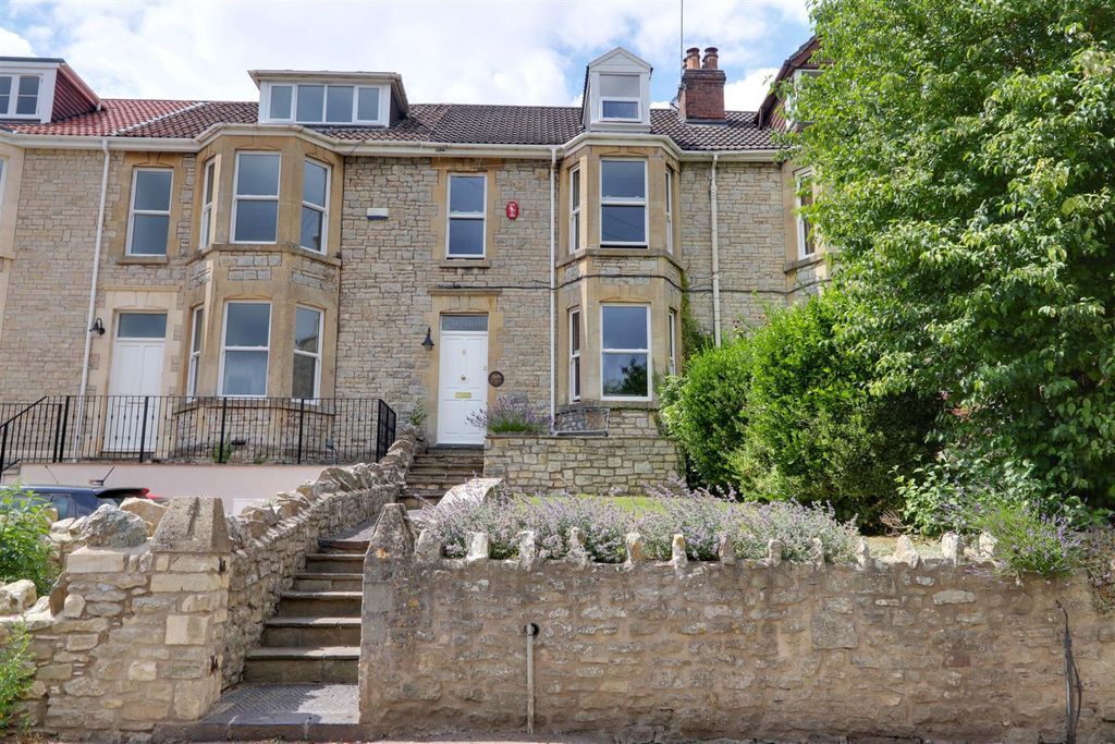 Property photo 1 of 28