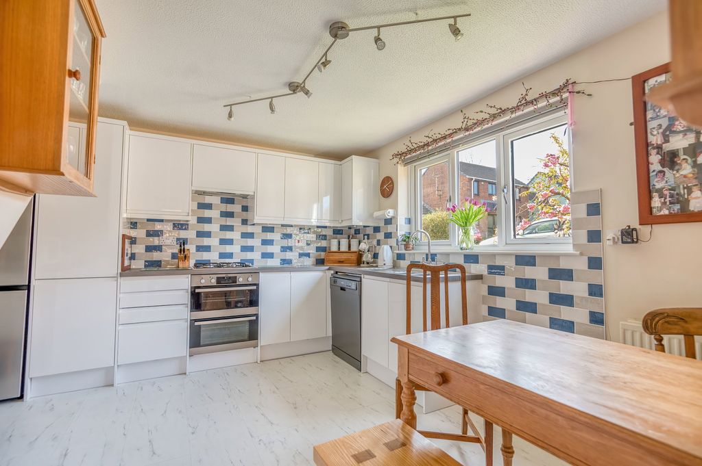 Property photo 3 of 24