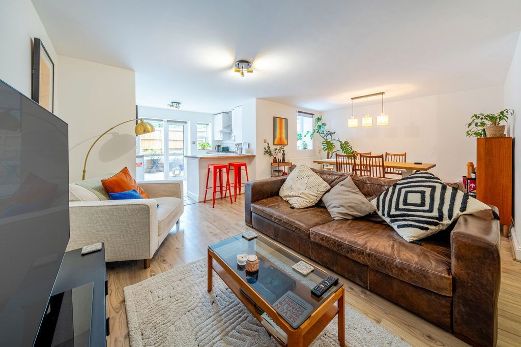 Property photo 3 of 12 1484823-26-6A44F3...