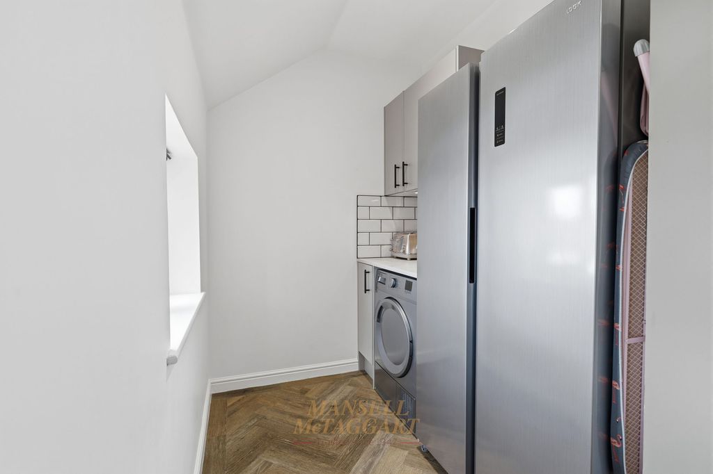 Additional image 8 of 3 bed flat for saleTower Close, East Grinstead RH19