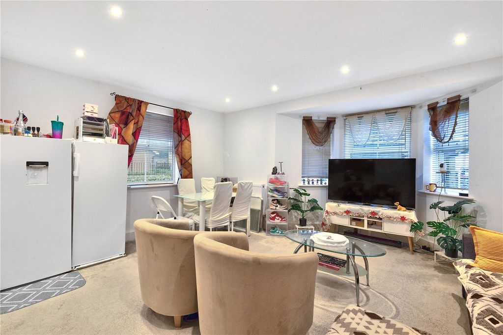 Property photo 3 of 8 Reception