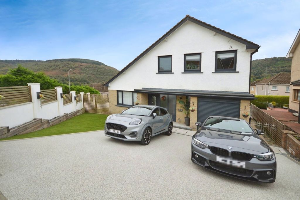 Property photo 2 of 25