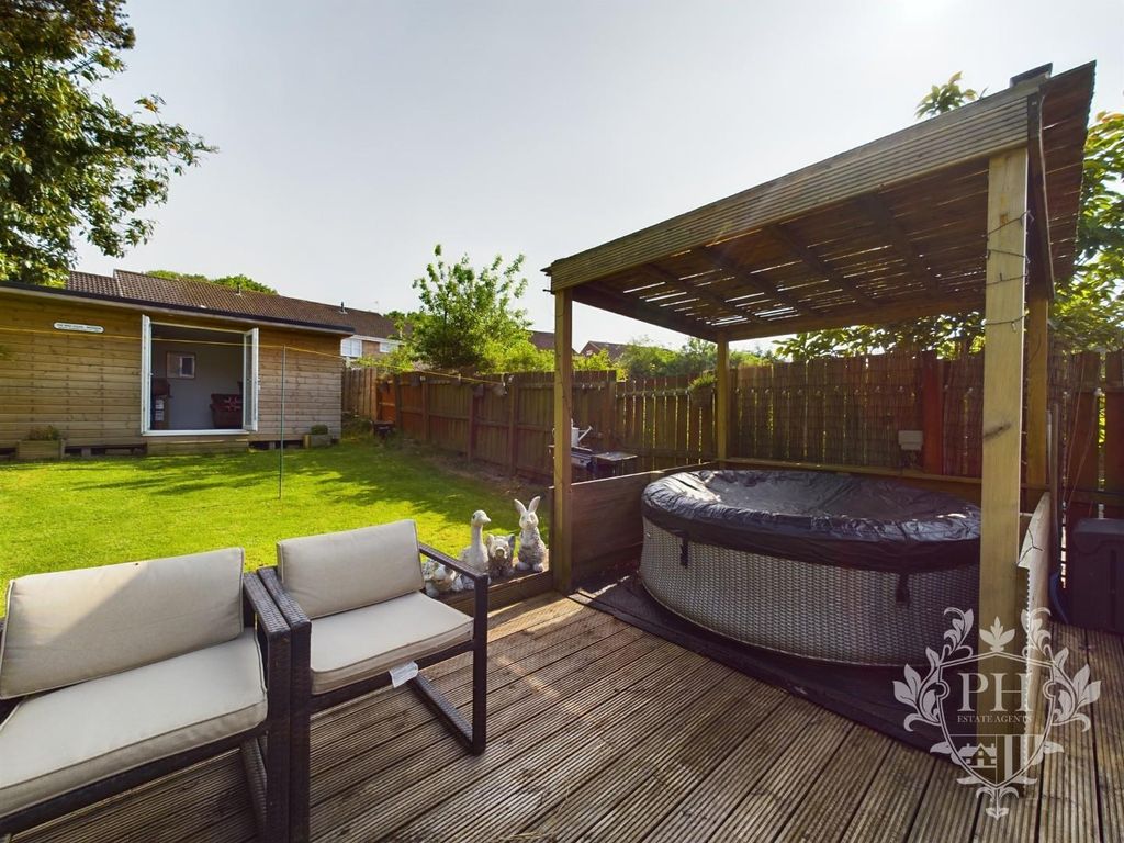 Property photo 2 of 23 Cam01415G0-Pr0322-Still007.Jpg