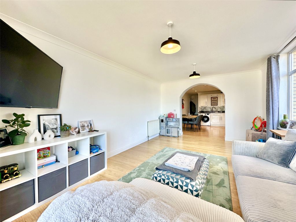 Property photo 3 of 16 3 - Picture No. 04