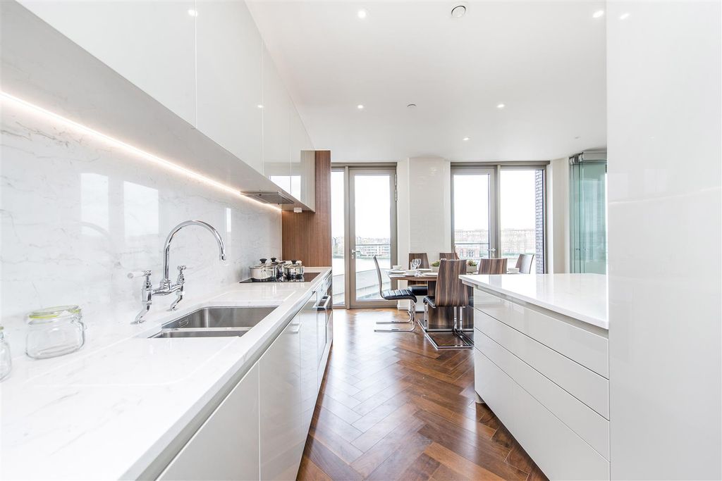 Property photo 3 of 20 Kitchen 2.Jpg