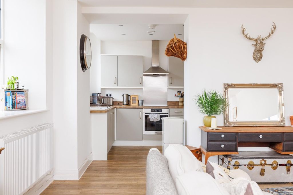 Property photo 3 of 22 Flat 22 Captains House-8.Jpg