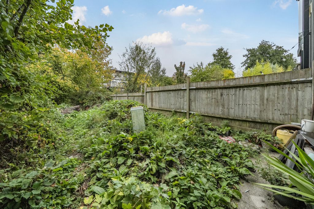 Property photo 3 of 20 Garden