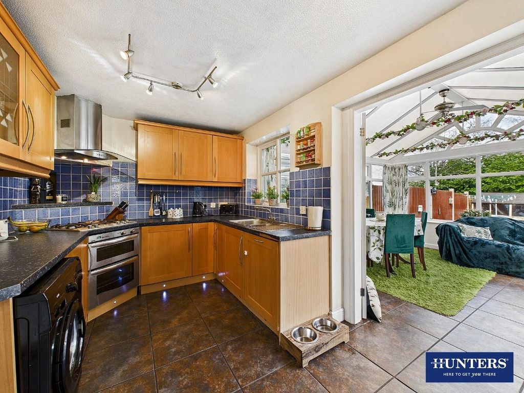 Property photo 3 of 18 Kitchen