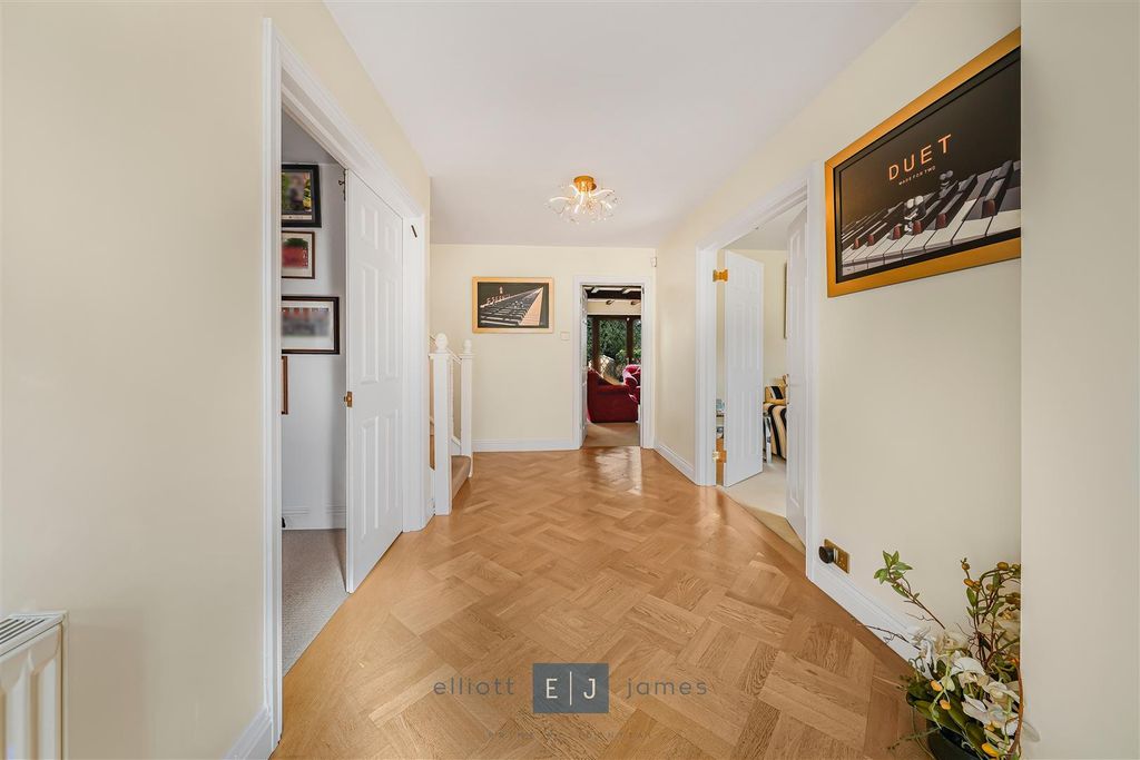 Property photo 3 of 35