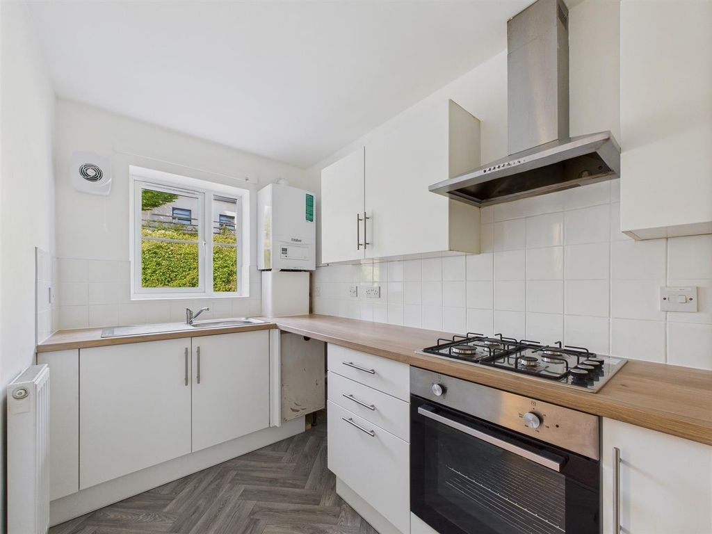 Property photo 2 of 8 Kitchen.Jpg