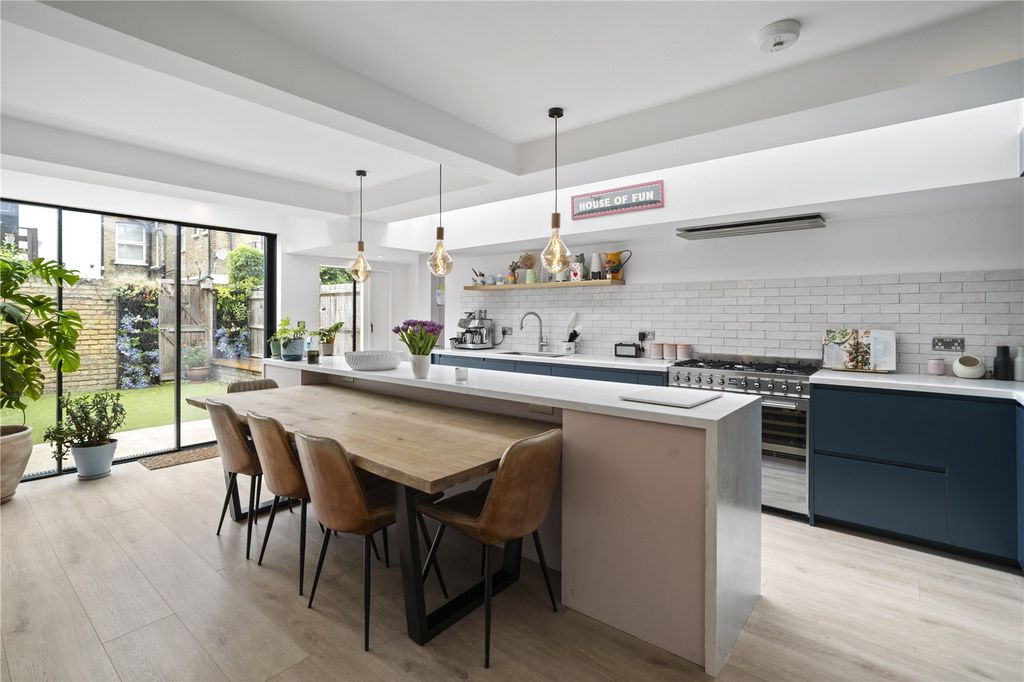 Property photo 1 of 18 Kitchen