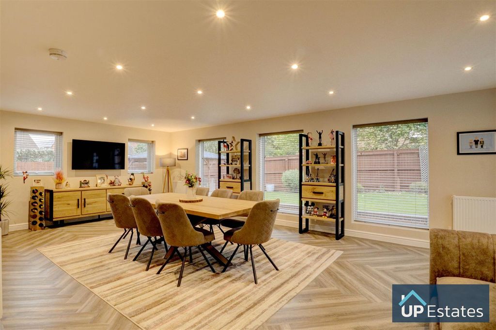 Property photo 3 of 43 Dining Room