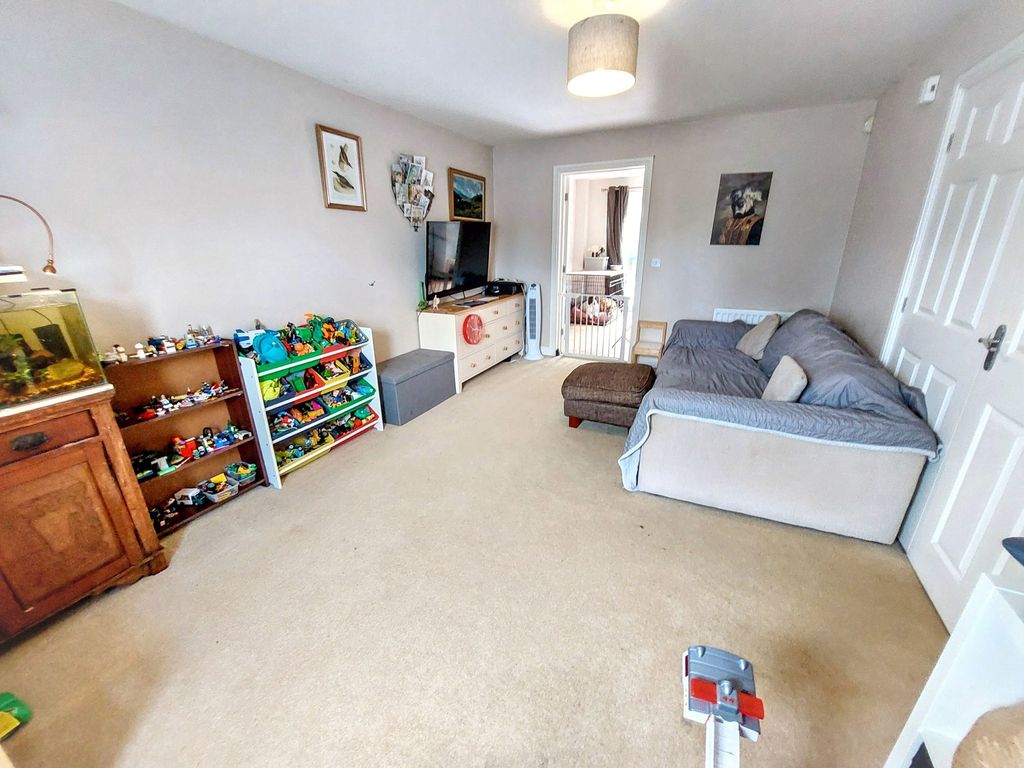 Property photo 3 of 18