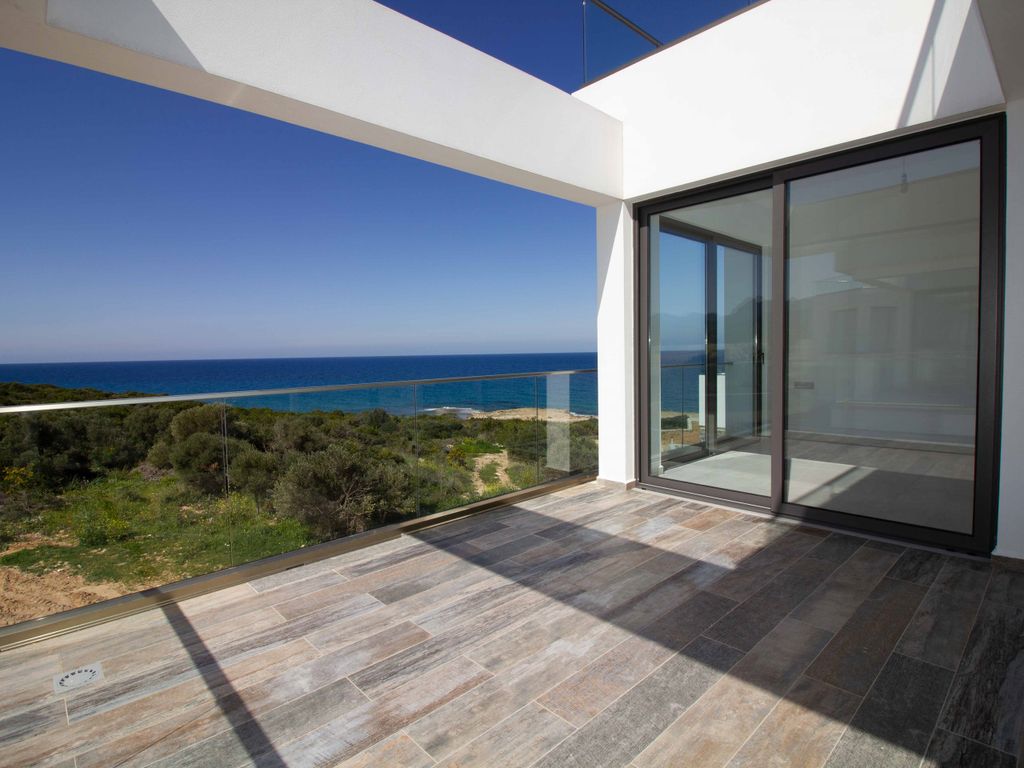 Property photo 1 of 30 2-Bedroom Luxury Seafront Penthouse + Communal Swimming Pool + Within A Complex + Roof Terrace + Underfloor Heating Image No 1